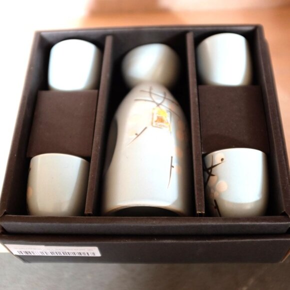 Japanese Soshun Cherry Sake set - Picture 4 of 4